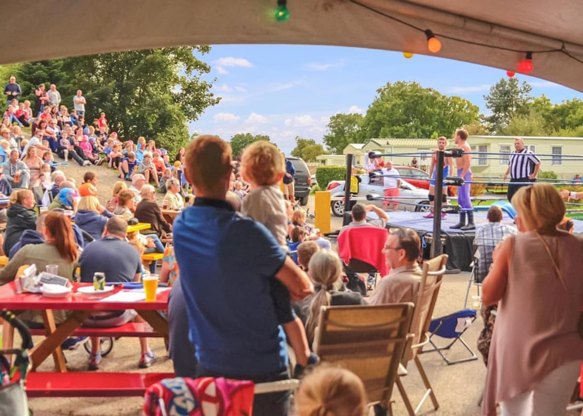 Parc Farm Holiday Park Mold Esterno foto